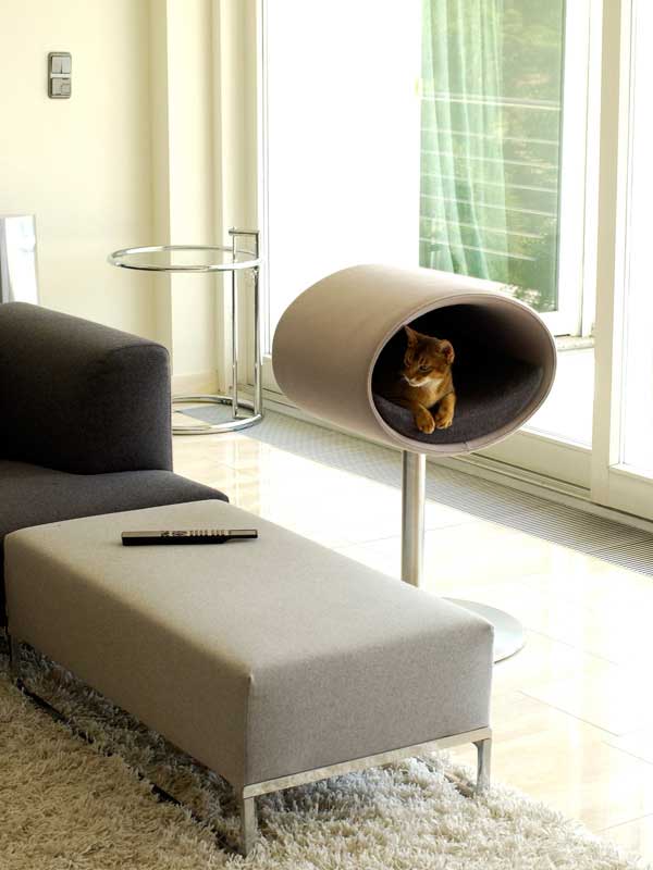Unique cat scratcher RONDO Stand felt